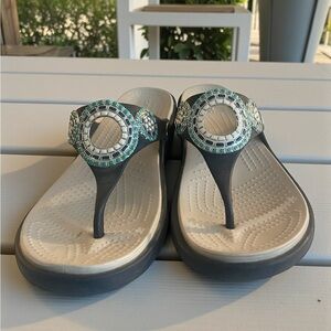 Crocs Sarah diamantenwomens size 10!wedge flip sandals navy blue turquoise